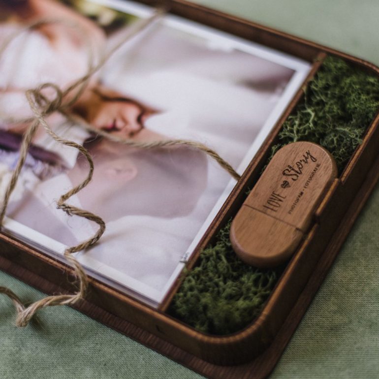 Holzbox zur Aufbewahrung bei Hochzeitspaket enthalten